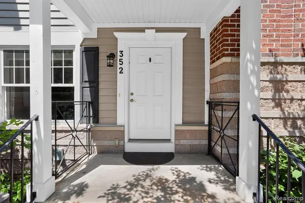 $369,900 | 352 West Grand River Road, Unit 3, East Lansing, MI 48823
