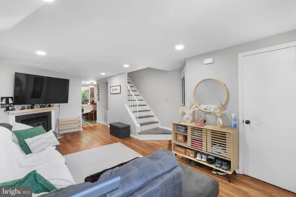 $399,900 | 8785 Ravenglass Way, Montgomery Village, MD 20886