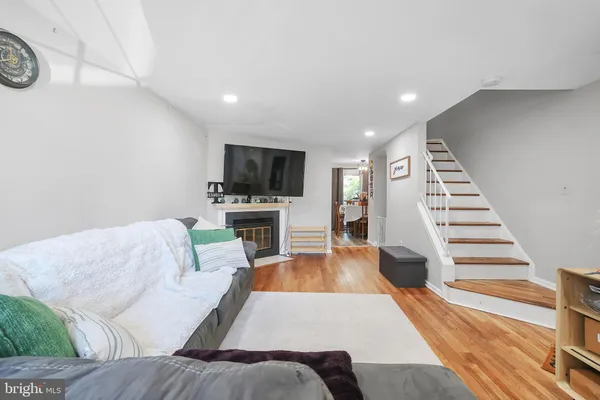 $399,900 | 8785 Ravenglass Way, Montgomery Village, MD 20886