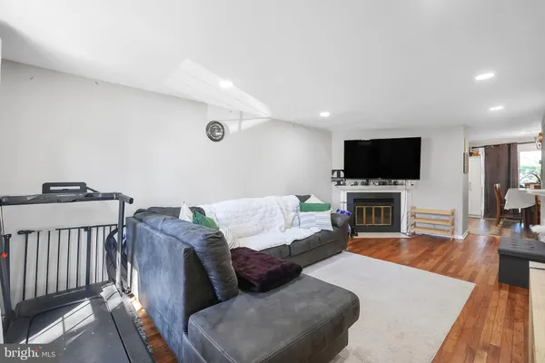 $399,900 | 8785 Ravenglass Way, Montgomery Village, MD 20886