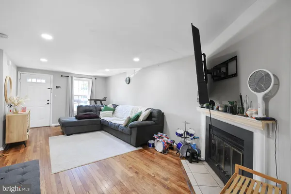 $399,900 | 8785 Ravenglass Way, Montgomery Village, MD 20886