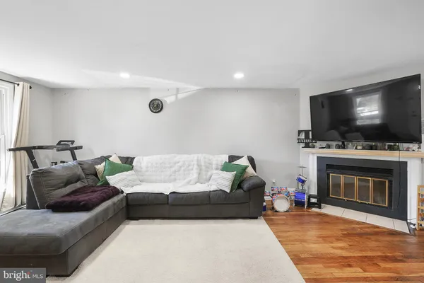 $399,900 | 8785 Ravenglass Way, Montgomery Village, MD 20886