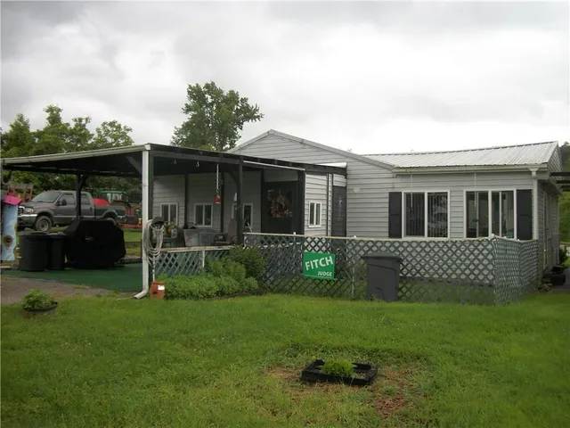 a view of a house with backyard and a garden
