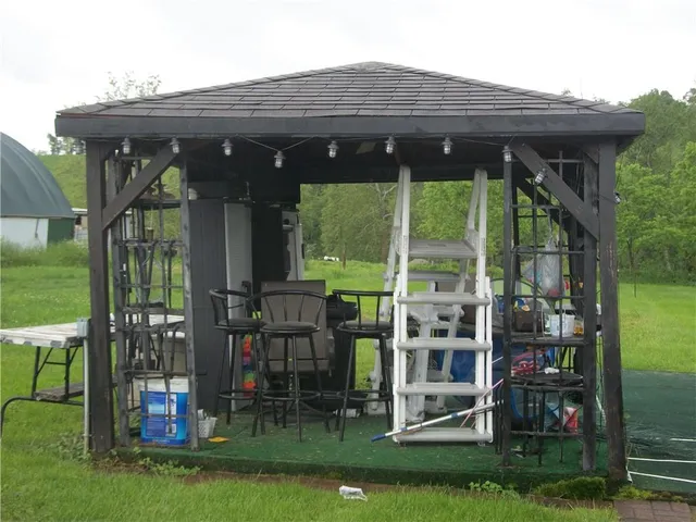 a view of house with a yard