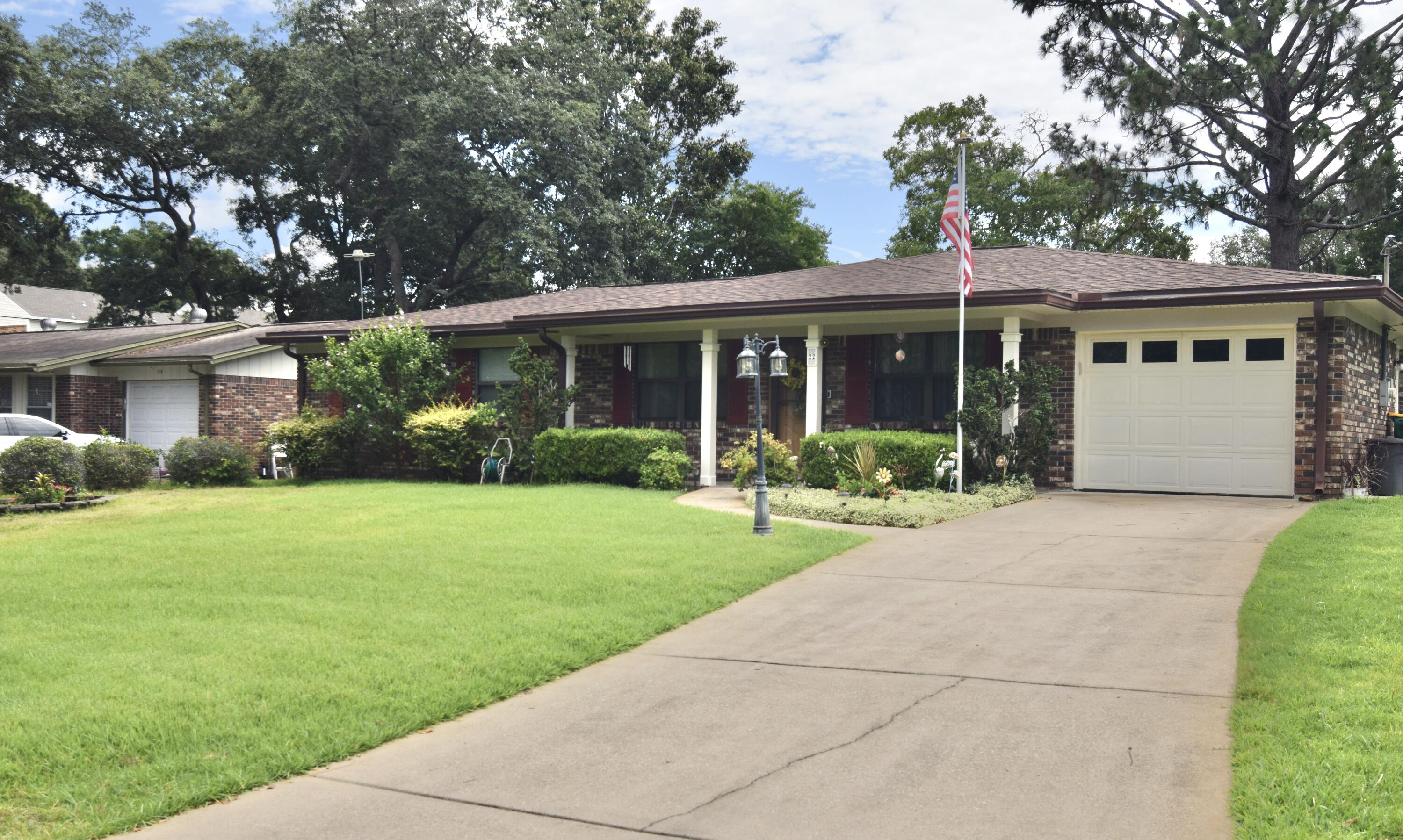 22 10th Street Shalimar, FL 32579 - Photo 3 of 49 22 10th St