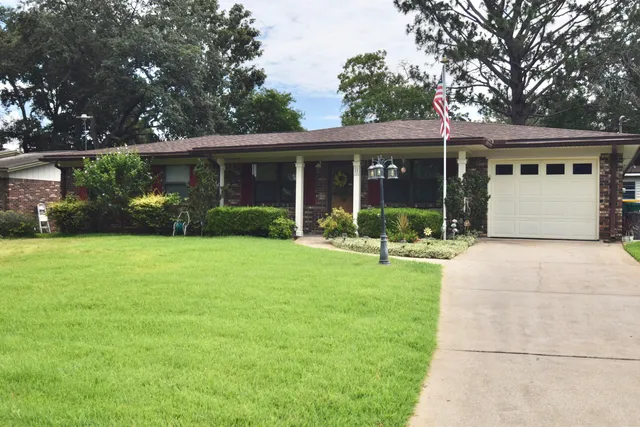 $394,000 | 22 10th Street, Shalimar, FL 32579