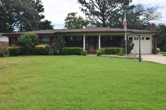 $394,000 | 22 10th Street, Shalimar, FL 32579