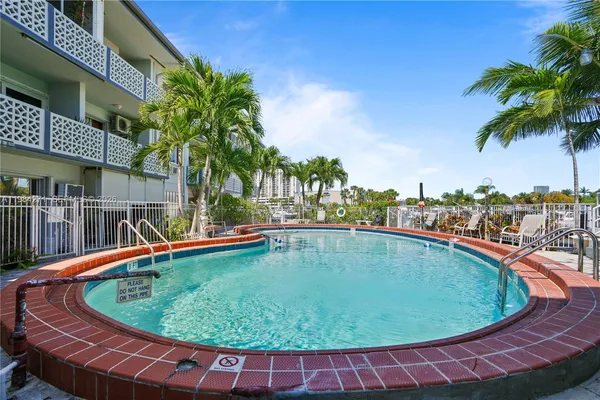 $1,900 | 13105 Ixora Court, Unit 215, North Miami, FL 33181