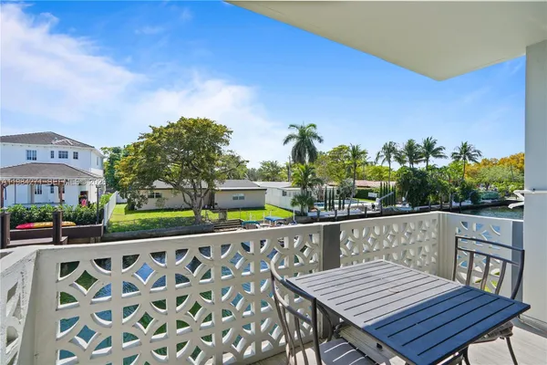 $1,900 | 13105 Ixora Court, Unit 215, North Miami, FL 33181