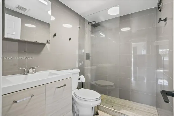 $1,900 | 13105 Ixora Court, Unit 215, North Miami, FL 33181