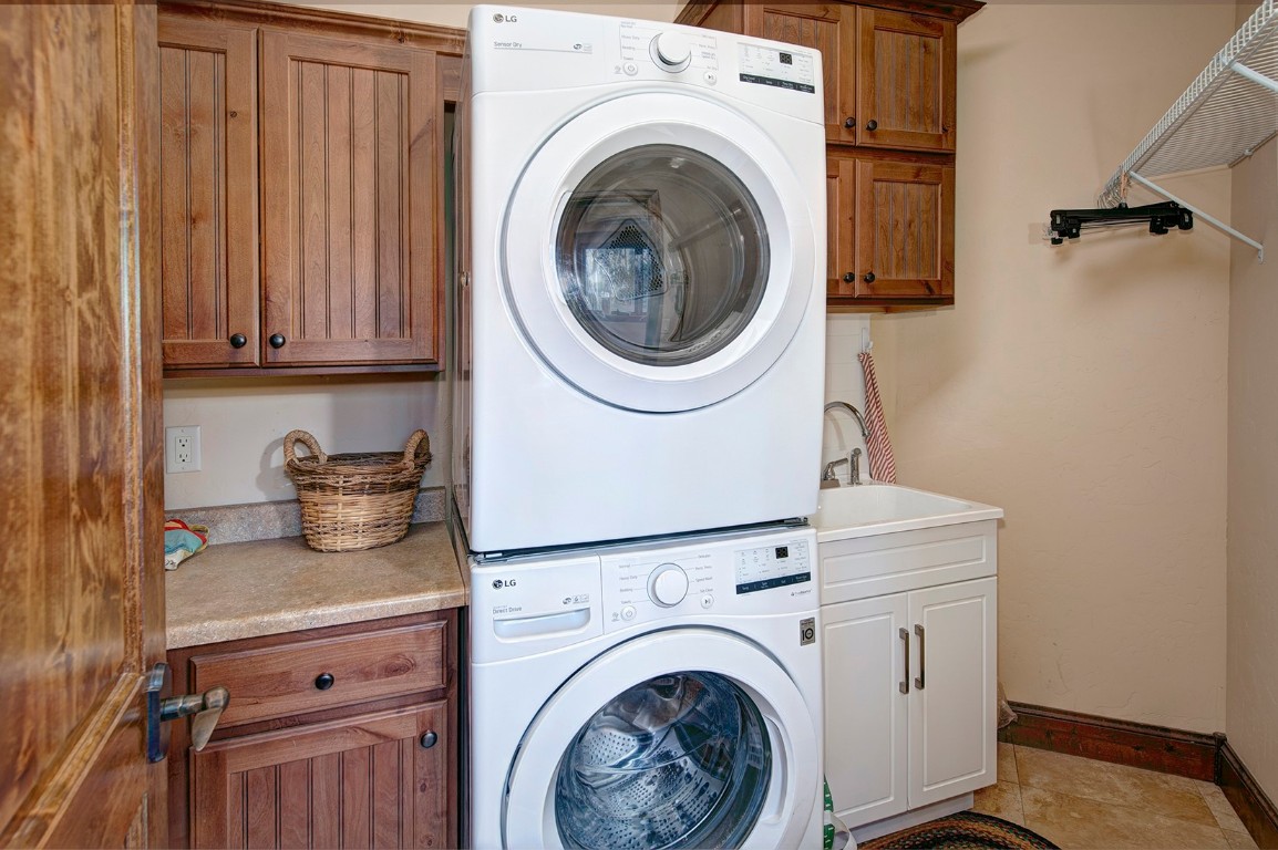 724 Willowbrook Road Silverthorne, CO 80498 - Photo 29 of 30 a view of a kitchen with washer and dryer
