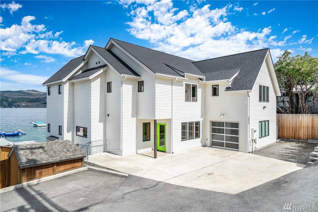 1050 South Lakeshore Road Chelan, WA 98816 - Photo 1 of 2 Gallery Image 1
