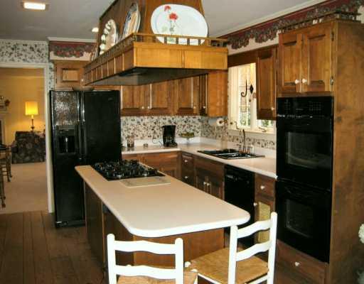 539 Sangree Road Pittsburgh, PA 15237 - Photo 4 of 8 Kitchen.