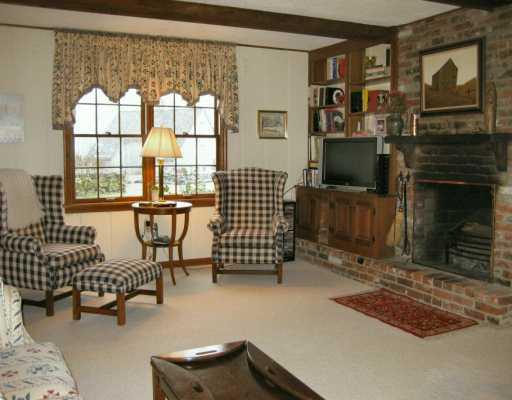 539 Sangree Road Pittsburgh, PA 15237 - Photo 5 of 8 Den/Family/Great Room.