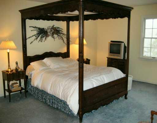 539 Sangree Road Pittsburgh, PA 15237 - Photo 6 of 8 Master Bedroom.
