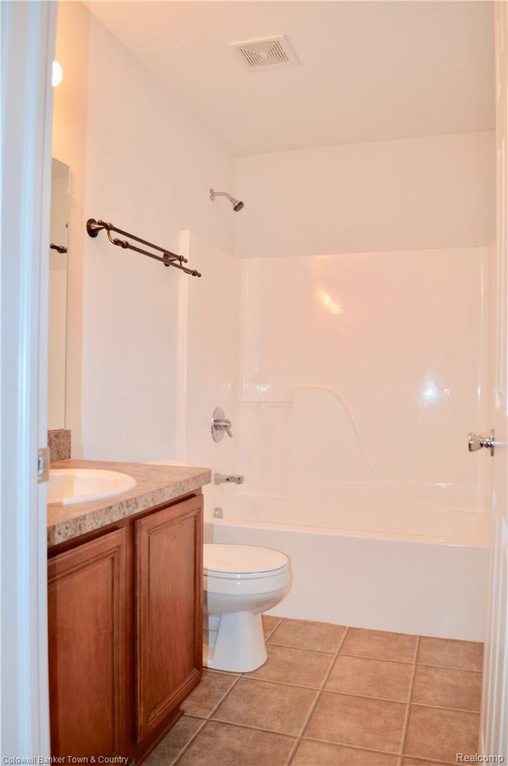 4708 Summer Ridge Drive Howell, MI 48843 - Photo 17 of 20 DSC_0013.jpg