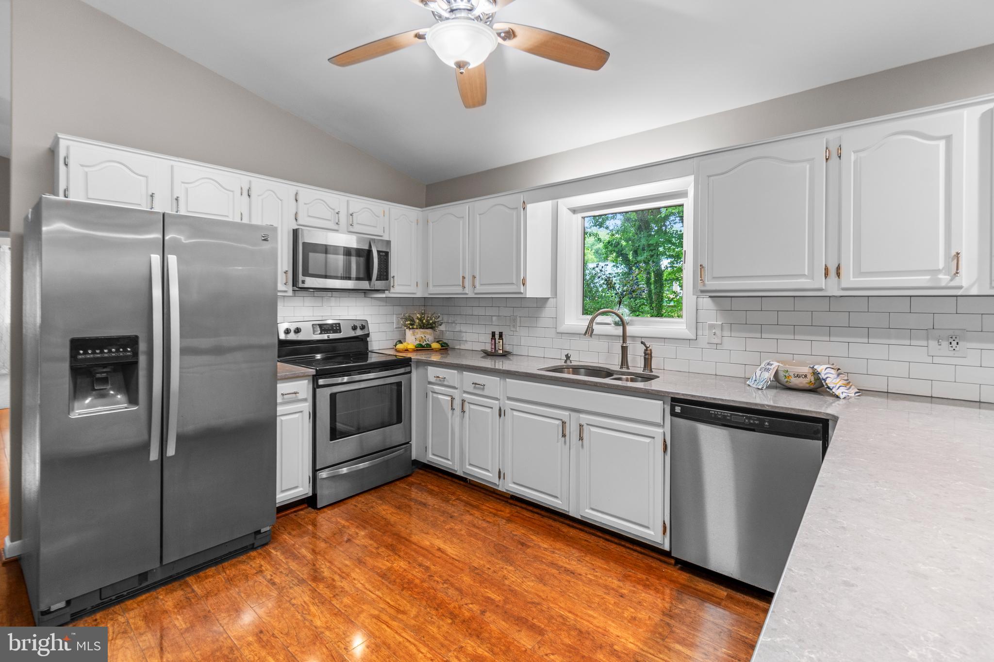 1132 Bay Ridge Road Annapolis, MD 21403 - Photo 3 of 49 Stainless steel appliances