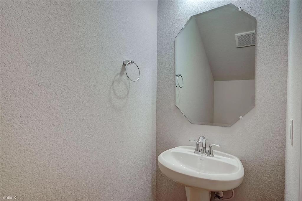1809 Turtle Bay Loop Leander, TX 78641 - Photo 19 of 30 Powder room