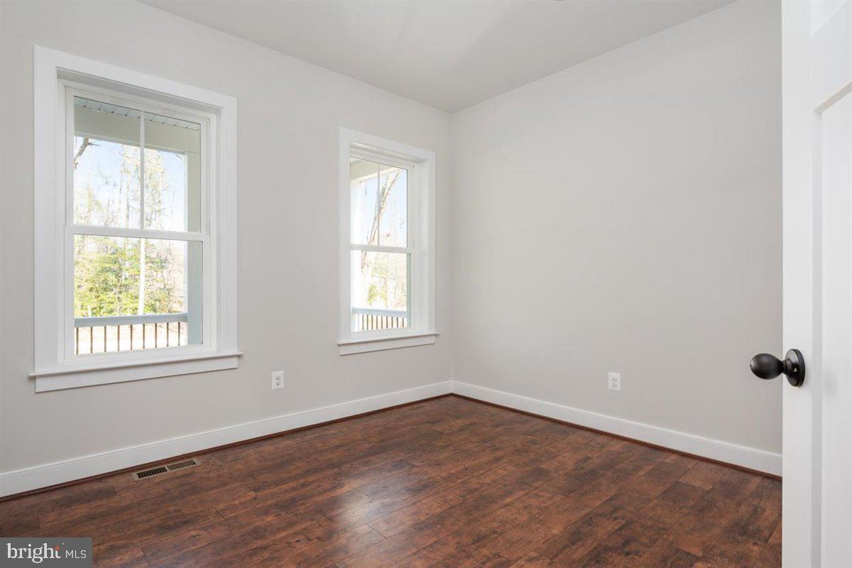 77 Magothy Beach Road Pasadena, MD 21122 - Photo 19 of 44 1st Floor Office/Guest Area