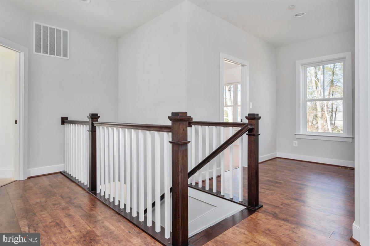 77 Magothy Beach Road Pasadena, MD 21122 - Photo 23 of 44 Upper Loft