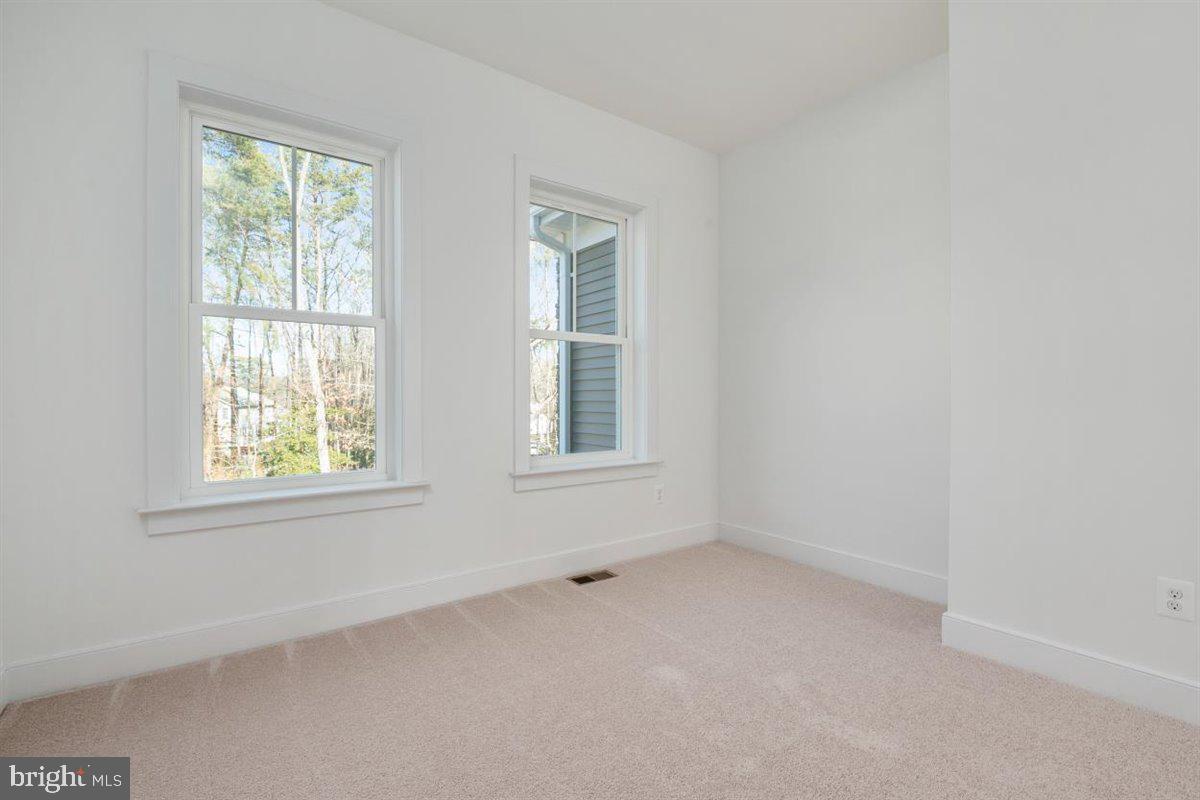 77 Magothy Beach Road Pasadena, MD 21122 - Photo 26 of 44 Sitting Room in Owners Bedroom