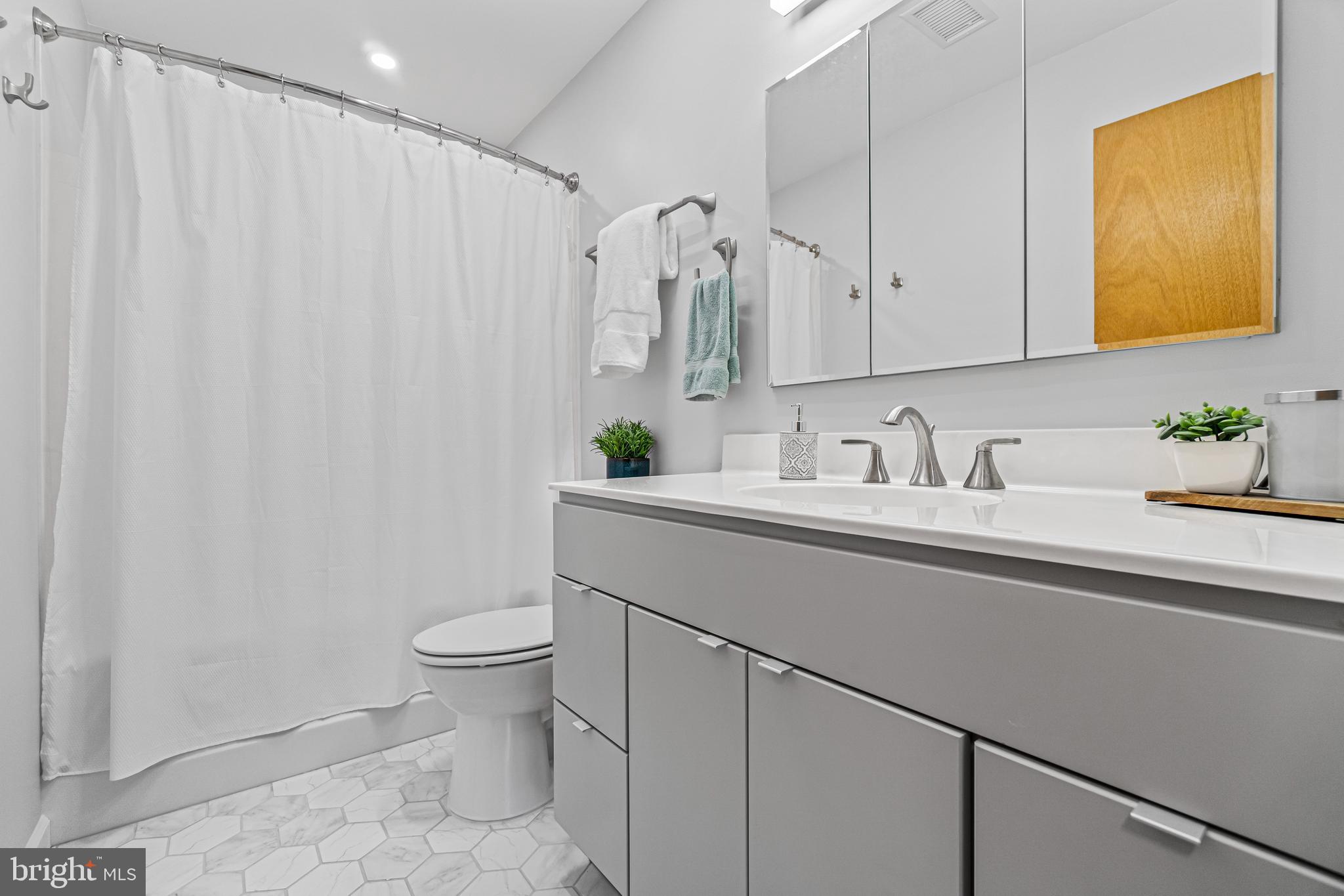 86 Papermill Road Elkton, MD 21921 - Photo 26 of 31 Hall bath