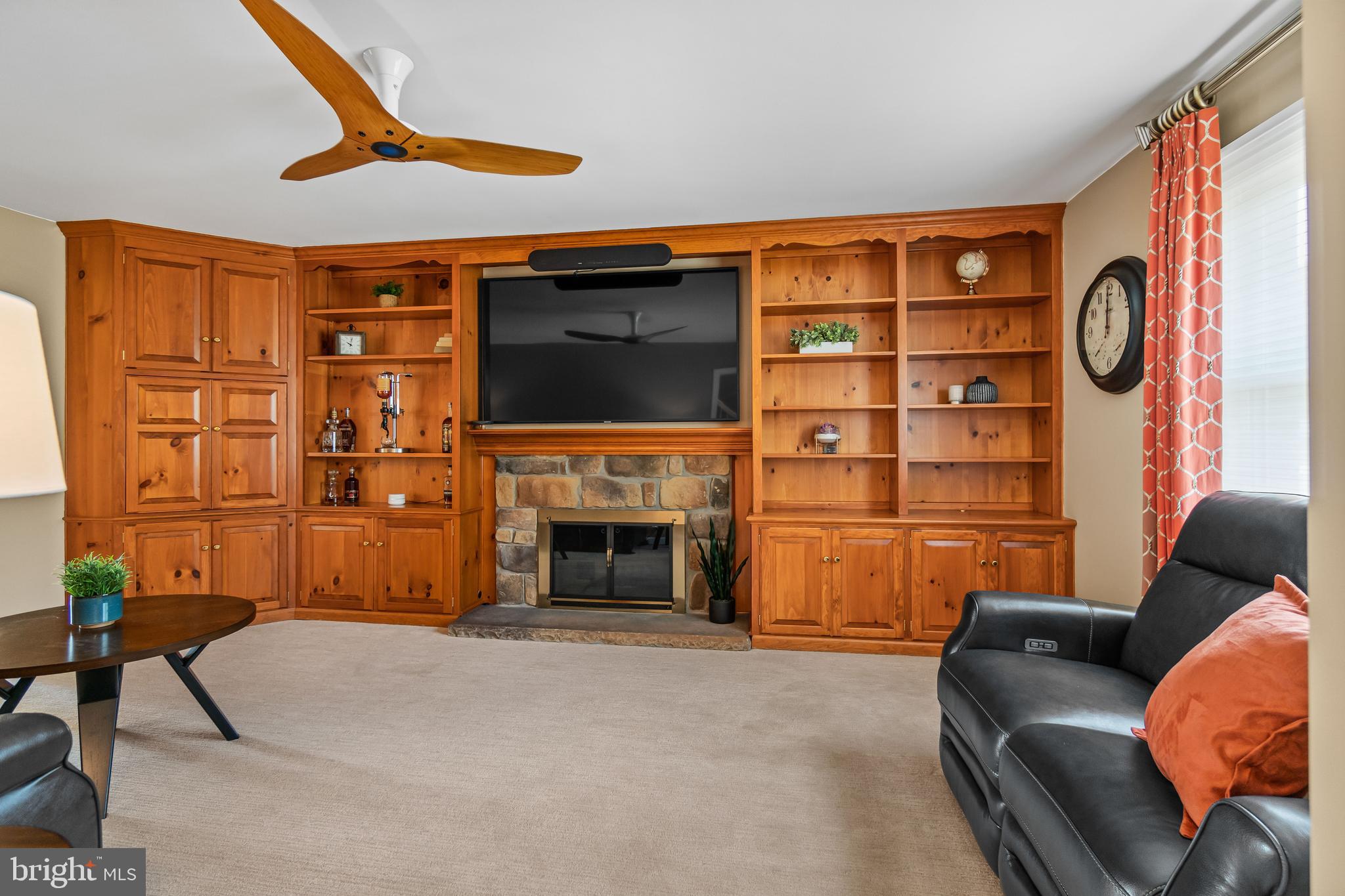 86 Papermill Road Elkton, MD 21921 - Photo 3 of 31 Family Room with custom built in shelving
