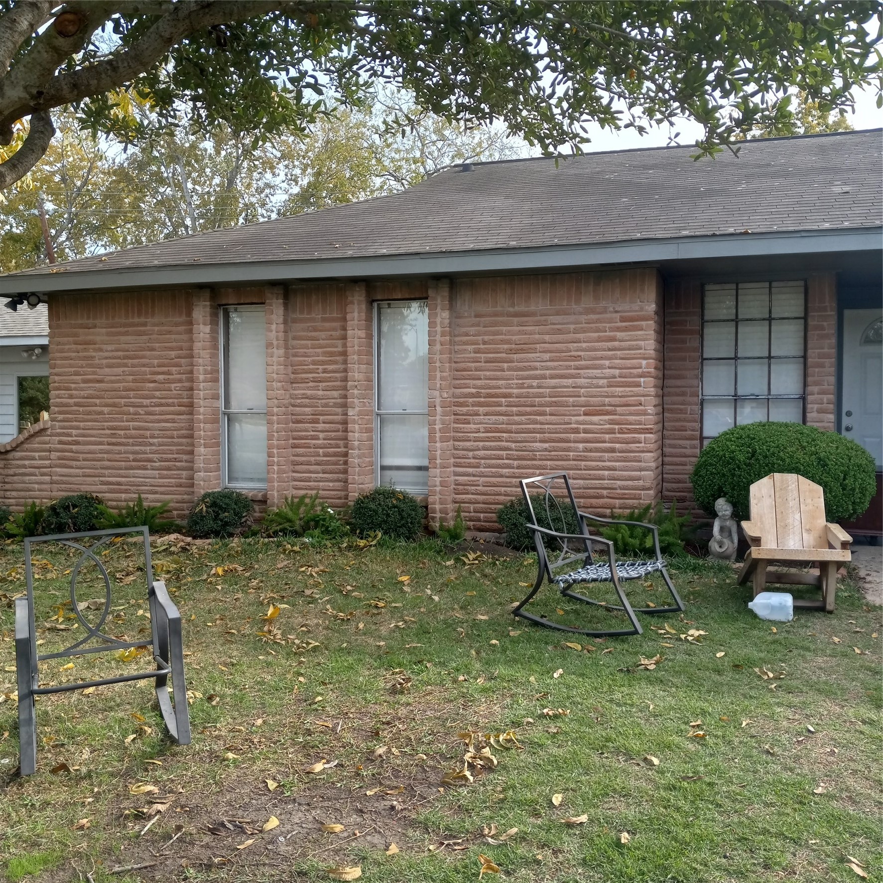 10710 Concho Street Houston, TX 77072 - Photo 3 of 14 Front