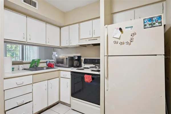$99,000 | 425 Wymore Road, Unit 201, Altamonte Springs, FL 32714