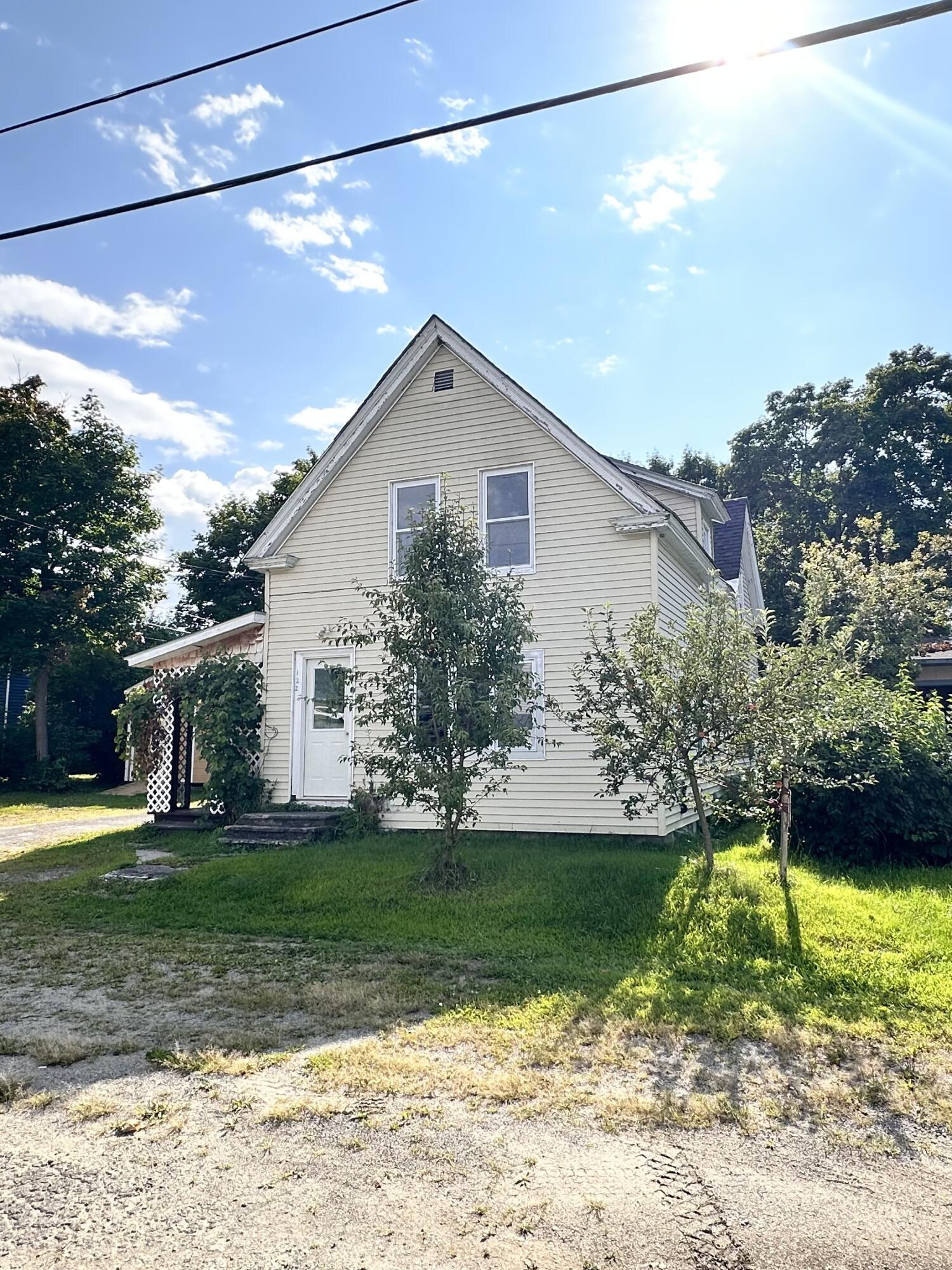 122 Knox Street Millinocket, ME 04462 - Photo 3 of 21 122 Knox Street