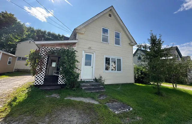 $116,500 | 122 Knox Street, Millinocket, ME 04462