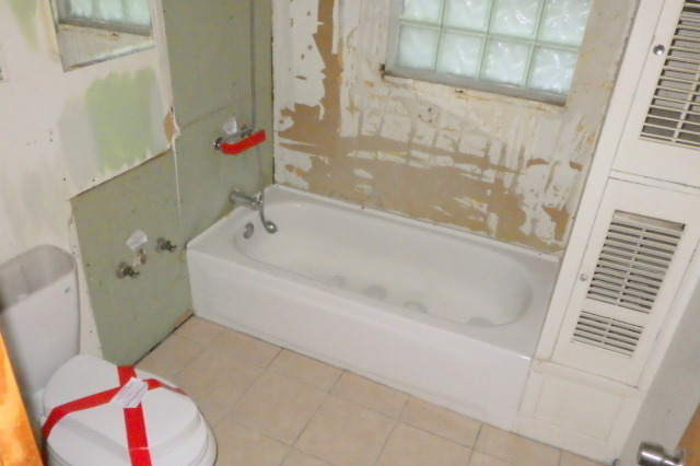 524 East 90th Street Chicago, IL 60619 - Photo 12 of 15 a bathroom with a sink and a bathtub