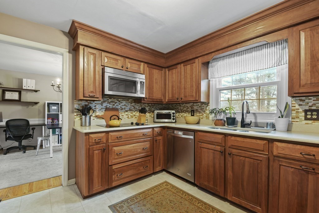 5 Apple Hill Road Sturbridge, MA 01566 - Photo 11 of 29 Gallery Image 11