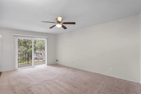 $1,075 | 102 Strand Street, Unit 4, Galveston, TX 77550