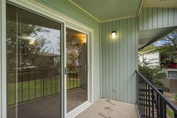 $1,075 | 102 Strand Street, Unit 4, Galveston, TX 77550