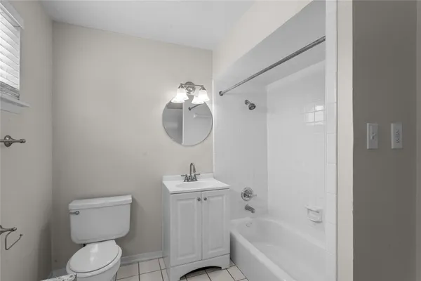 $1,100 | 102 Strand Street, Unit 4, Galveston, TX 77550