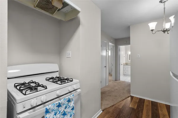 $1,075 | 102 Strand Street, Unit 4, Galveston, TX 77550