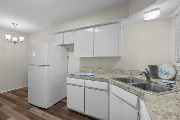 $1,100 | 102 Strand Street, Unit 4, Galveston, TX 77550