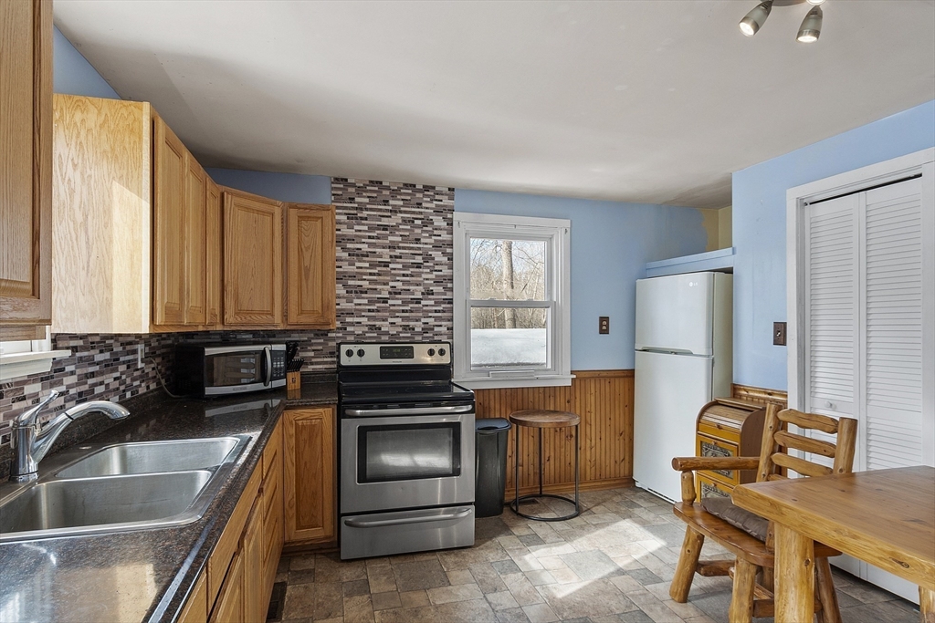 72 Amherst Road Belchertown, MA 01007 - Photo 3 of 33 Gallery Image 3