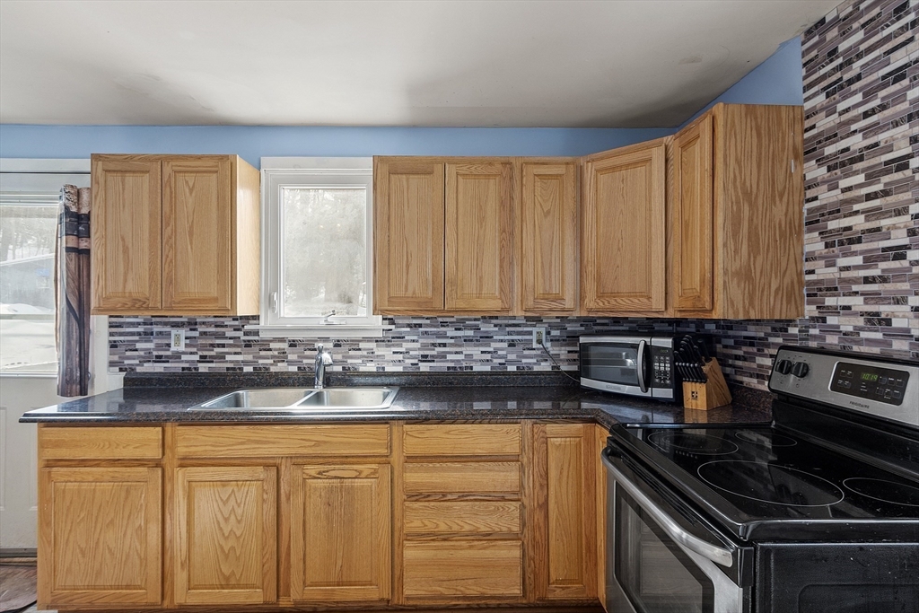 72 Amherst Road Belchertown, MA 01007 - Photo 5 of 33 Gallery Image 5