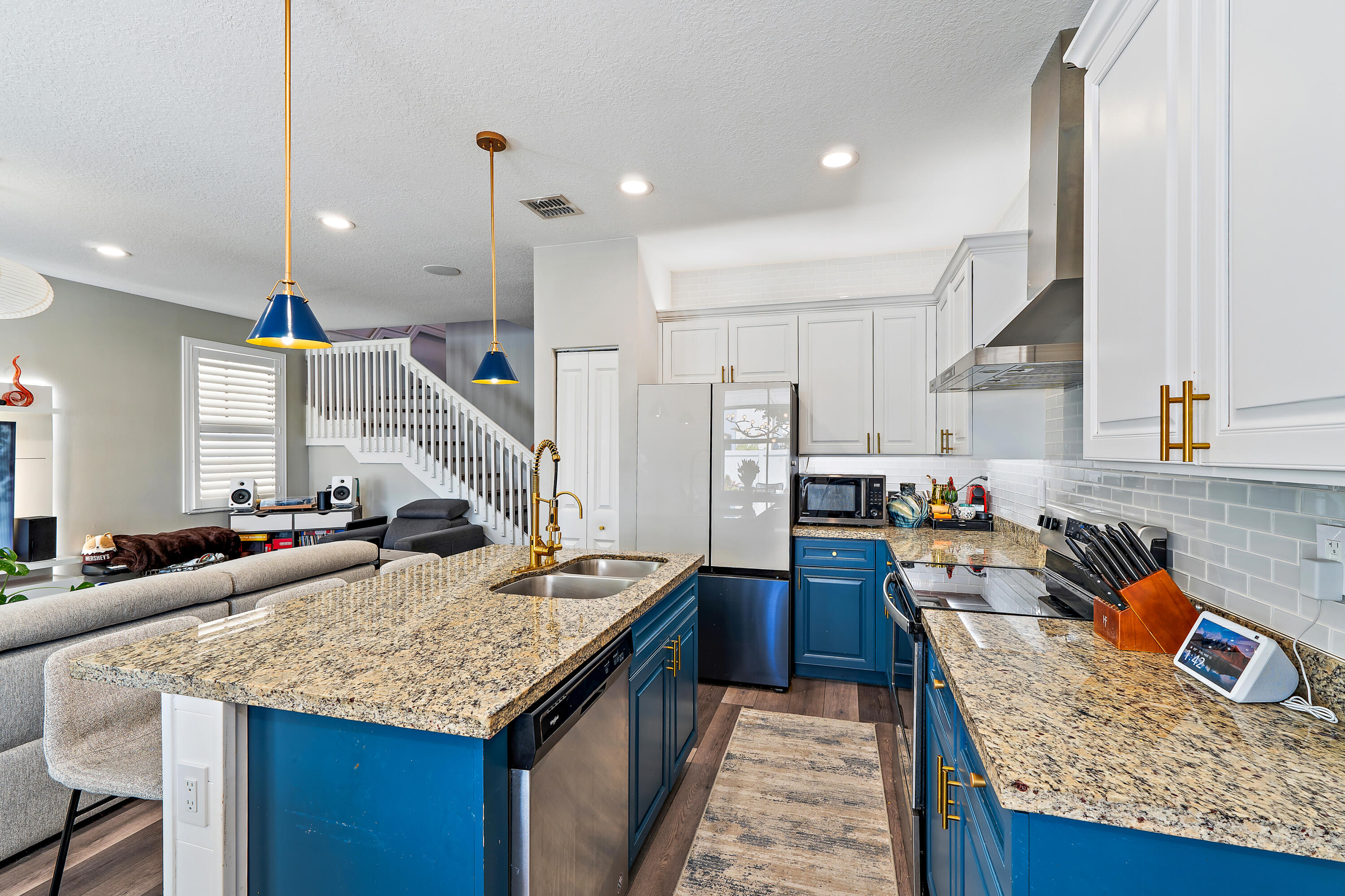 6024 Pine Tree Way Riviera Beach, FL 33410 - Photo 12 of 35 Kitchen