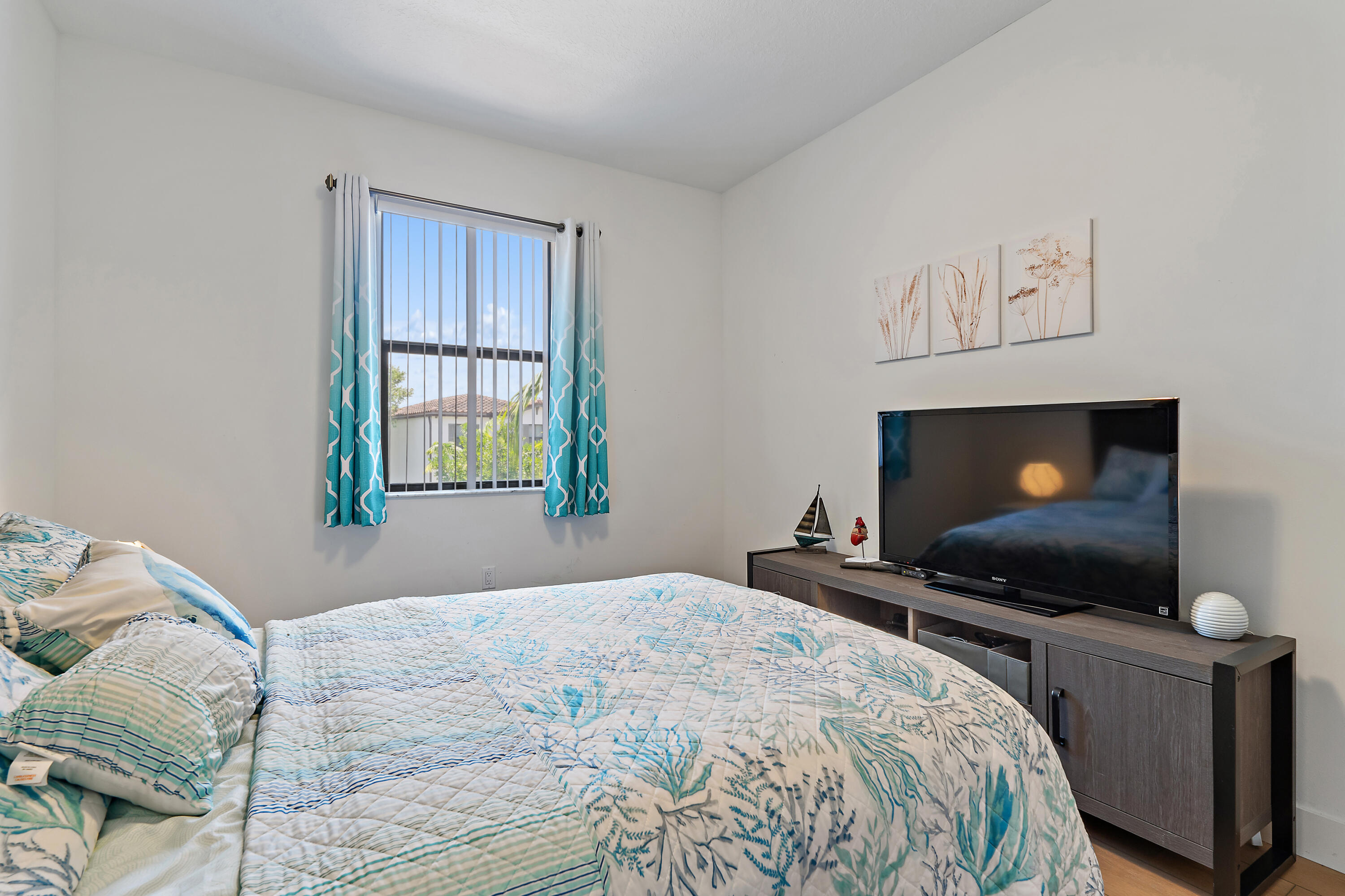 6024 Pine Tree Way Riviera Beach, FL 33410 - Photo 28 of 35 3rd Bedroom