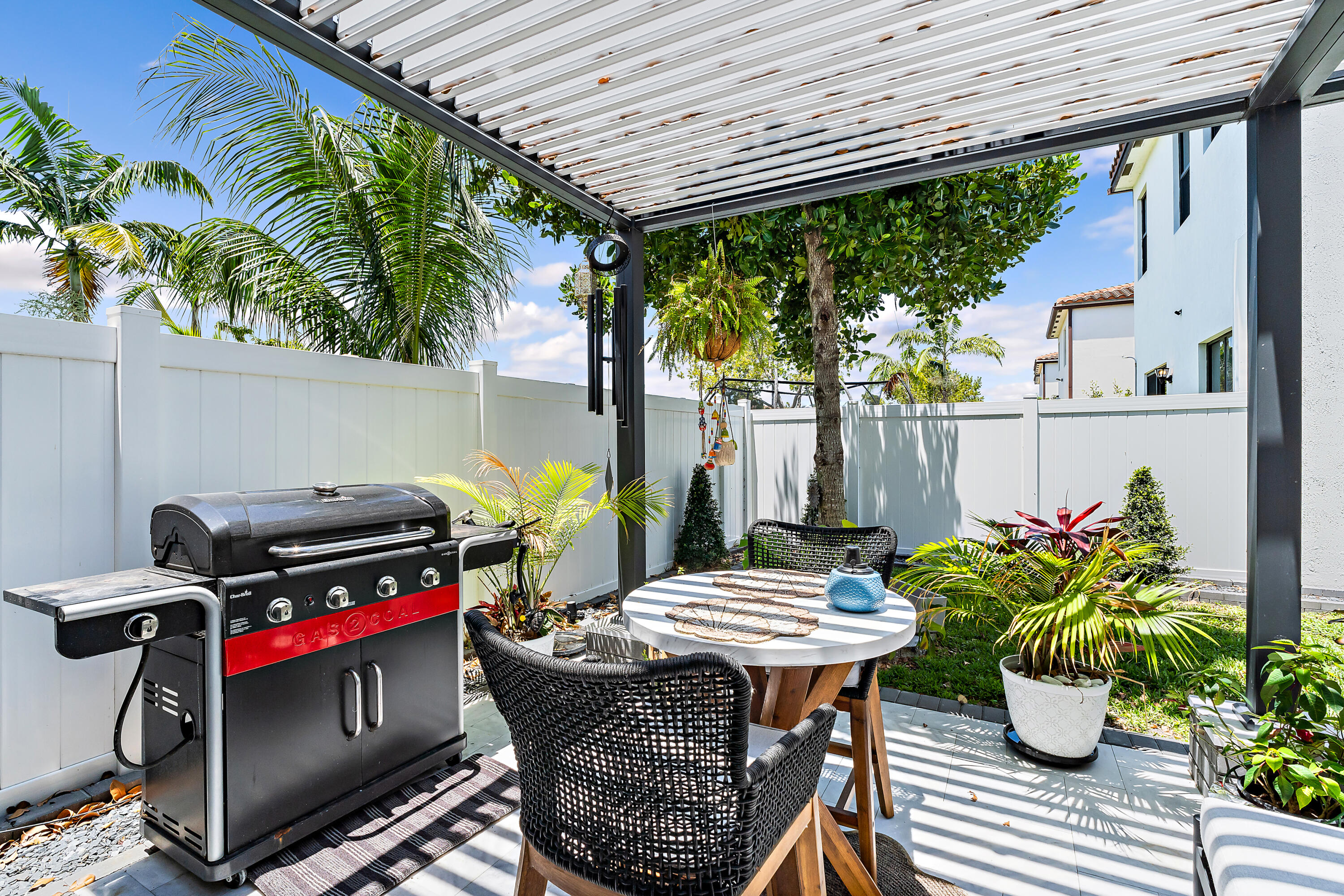 6024 Pine Tree Way Riviera Beach, FL 33410 - Photo 31 of 35 Yard