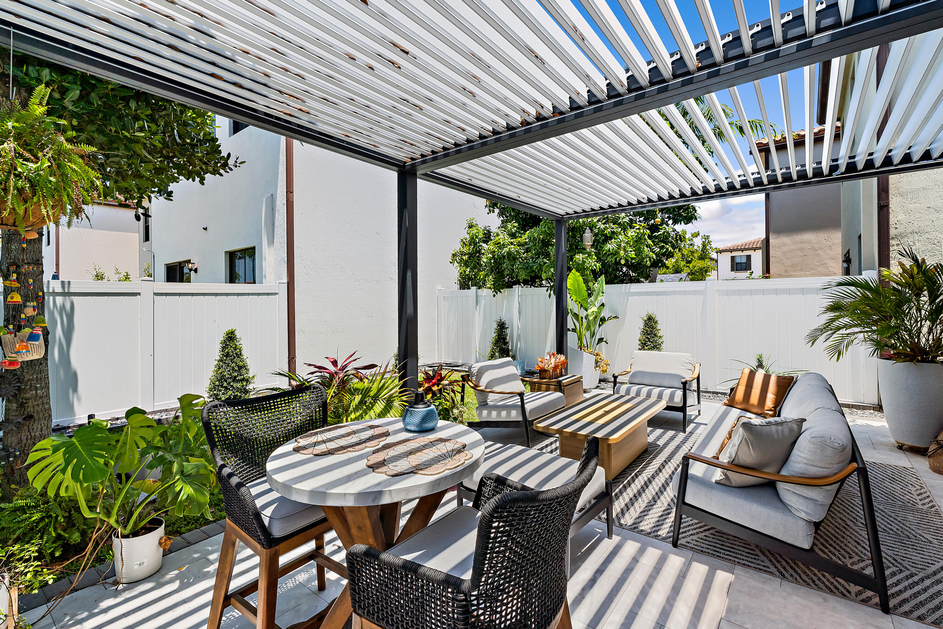 6024 Pine Tree Way Riviera Beach, FL 33410 - Photo 32 of 35 Yard