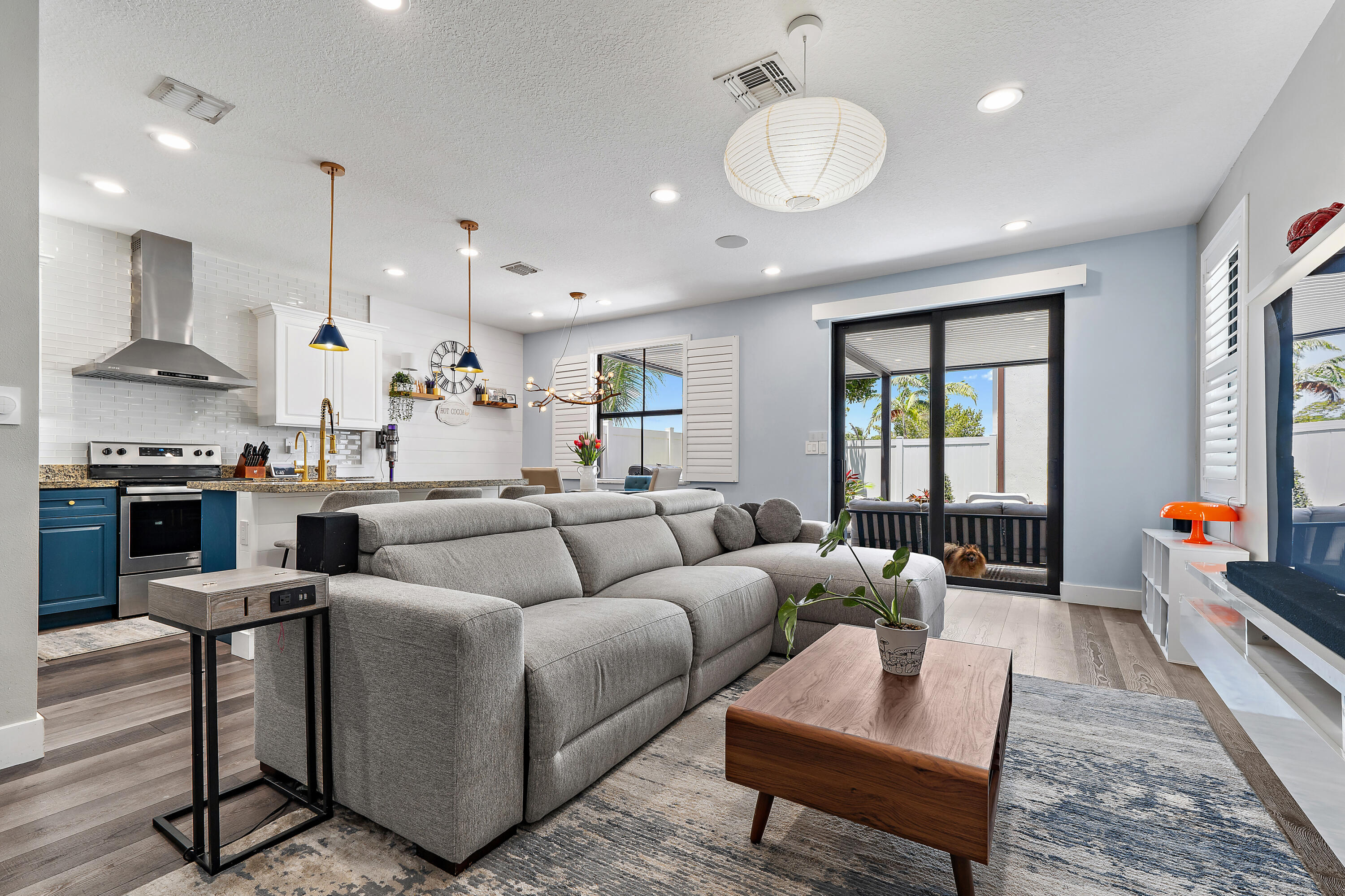 6024 Pine Tree Way Riviera Beach, FL 33410 - Photo 7 of 35 Living Room