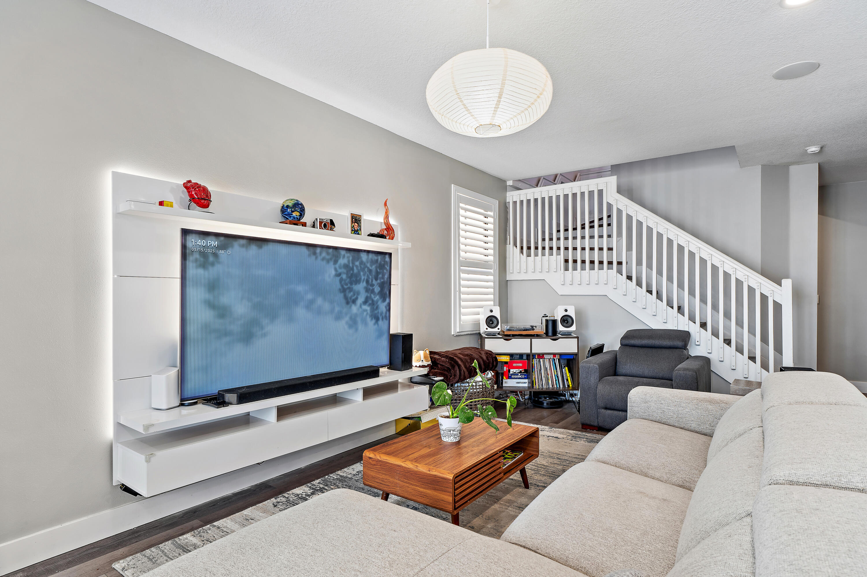 6024 Pine Tree Way Riviera Beach, FL 33410 - Photo 9 of 35 Living Room