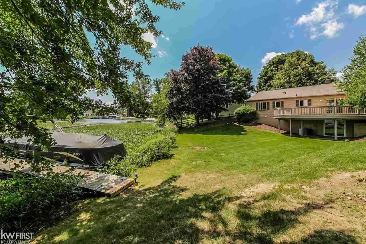 2495 Malibu Court Fenton, MI 48430 - Photo 3 of 19