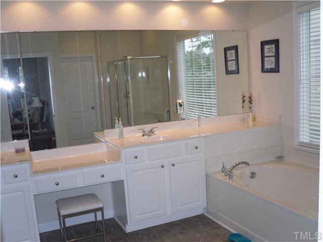 8140 Sommerwell Street Raleigh, NC 27613 - Photo 17 of 23 Gallery Image 17
