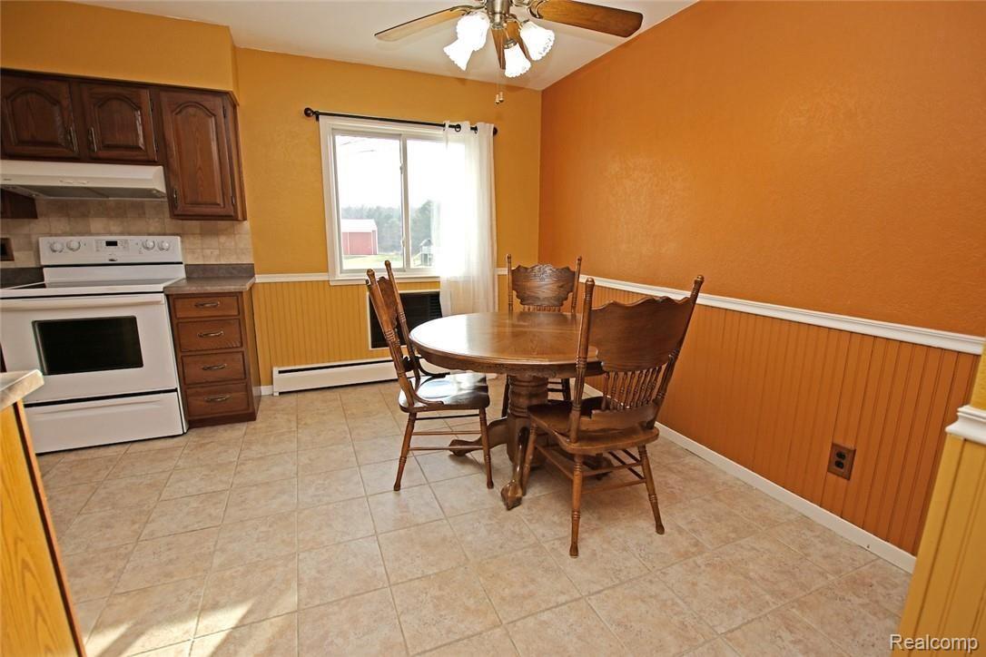 12254 Hill Road Goodrich, MI 48438 - Photo 6 of 52 6) Dining Area.jpg