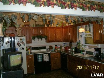 682 Lexington Road Nazareth, PA 18064 - Photo 4 of 6 kitchen